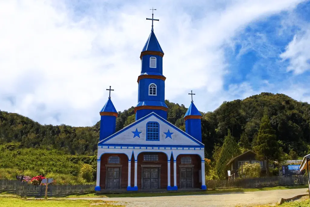 iglesia de chiloe cultura local turismo chile