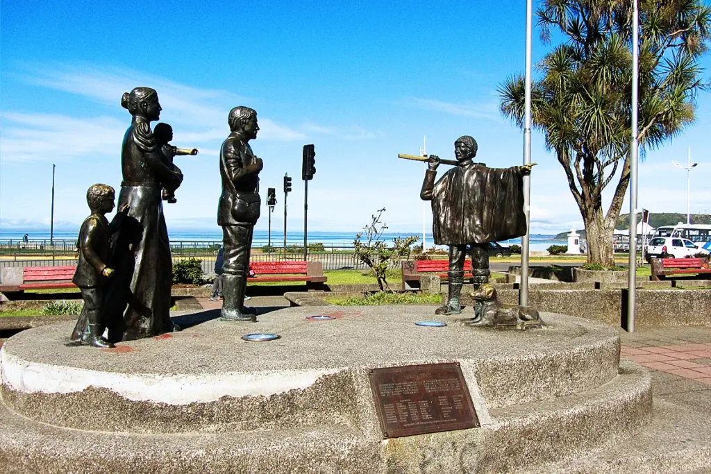 plaza de puerto montt Monumento a los Inmigrantes Alemanes Turismo en el Sur de Chile